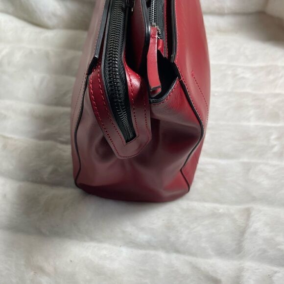 Vittoria Napoli leather Red satchel office bag with antique tone hardwares. - Picture 3 of 13